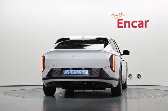 Kia EV4 Standard 2WD Earth — пробег 25 248 км — фото 4 из 5