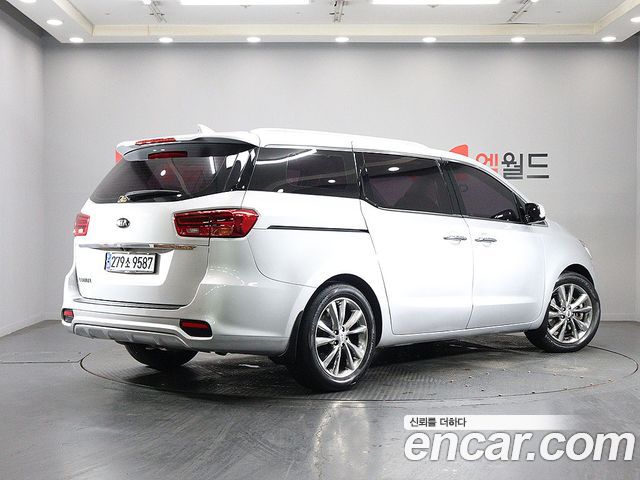 Kia Carnival 9-Seater Prstige — пробег 142 671 км — фото 3 из 5