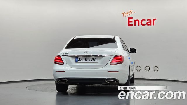 Mercedes-Benz E-Class E250 Avantgarde — пробег 108 260 км — фото 4 из 5