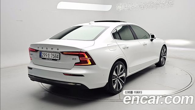 Volvo S60 B5 Ultimate Bright — пробег 34 960 км — фото 4 из 5