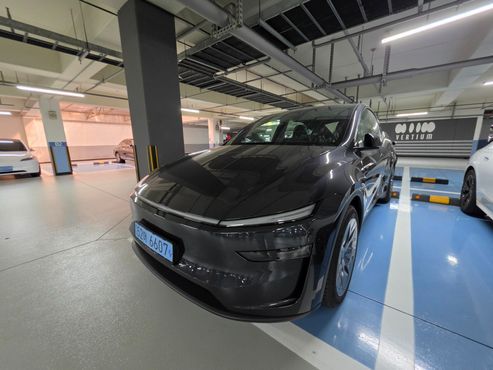 Tesla Model Y L Long Range AWD — пробег 9 км — фото 1 из 5