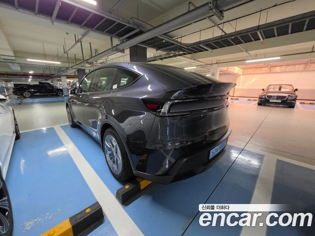 Tesla Model Y L Long Range AWD — пробег 9 км — фото 2 из 5