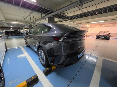 Tesla Model Y L Long Range AWD — пробег 9 км — фото 2 из 5