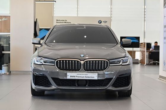 BMW 5-Series M550i xDrive — пробег 72 003 км — фото 3 из 5