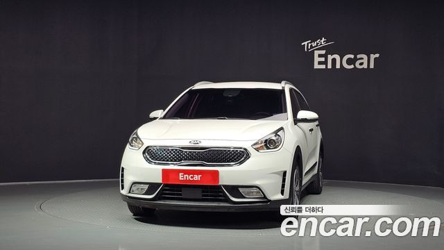 Kia Niro Prestige — пробег 51 447 км — фото 3 из 5
