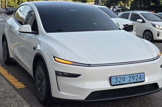 Tesla Model Y L Long Range AWD — пробег 2 790 км — фото 2 из 5