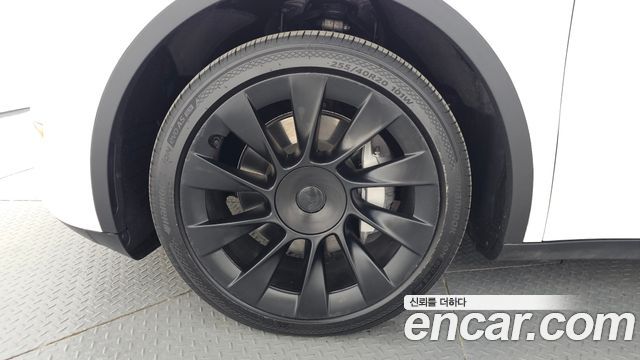 Tesla Model Y Long Range AWD — пробег 81 903 км — фото 5 из 5