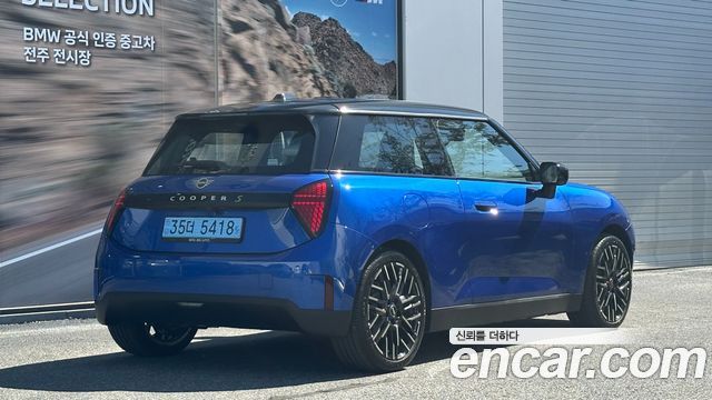 Mini Cooper SE Favoured — пробег 4 429 км — фото 2 из 5