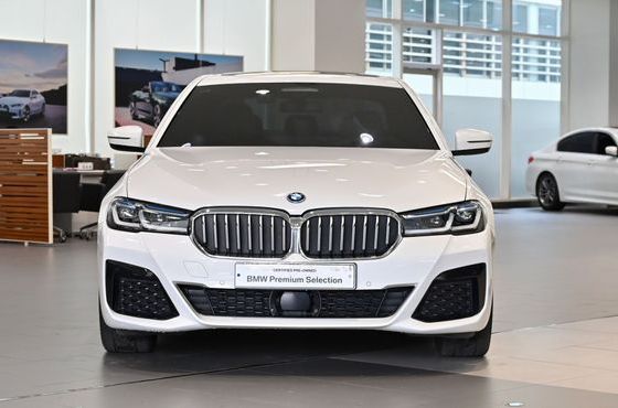 BMW 5-Series 530e M Sport — пробег 42 755 км — фото 2 из 5