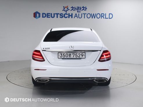 Mercedes-Benz E-Class E300 Avantgarde — пробег 96 773 км — фото 4 из 5