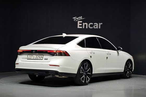 Honda Accord 2.0 Hybrid Touring — пробег 22 995 км — фото 2 из 5