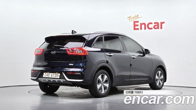 Kia Niro Prestige — пробег 132 613 км — фото 2 из 5