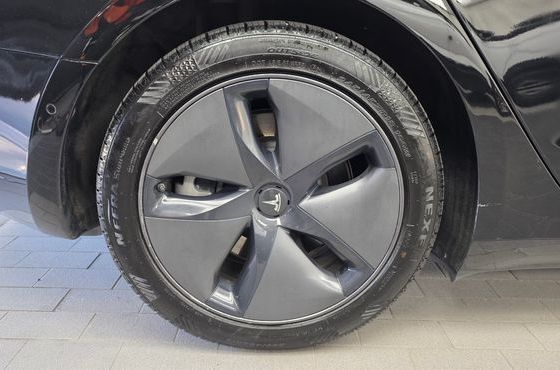 Tesla Model 3 Standard Range Plue RWD — пробег 71 206 км — фото 5 из 5