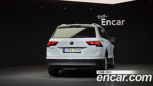 Volkswagen Tiguan 2.0 TDI Premium — пробег 107 147 км — фото 4 из 5
