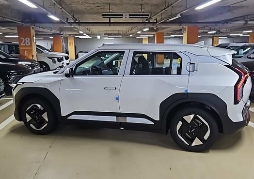 Kia EV3 Long Range 2WD Earth — пробег 1 км — фото 2 из 5