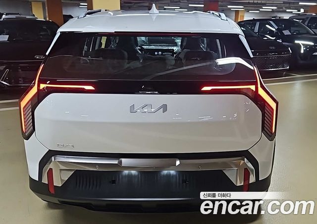 Kia EV3 Long Range 2WD Earth — пробег 1 км — фото 3 из 5