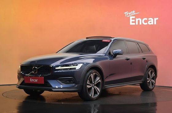 Volvo V60 T5 Pro AWD — пробег 63 147 км — фото 1 из 5