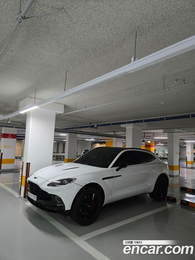 Astonmartin DBX 4.0 V8 — пробег 30 000 км — фото 4 из 5