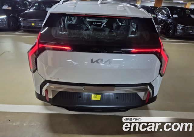 Kia EV3 Long Range 2WD Earth — пробег 1 км — фото 3 из 5