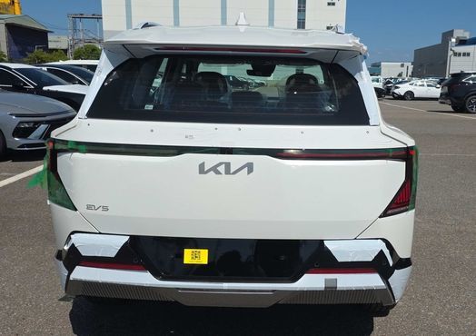Kia EV5 Long Range 2WD Earth — пробег 1 км — фото 3 из 5