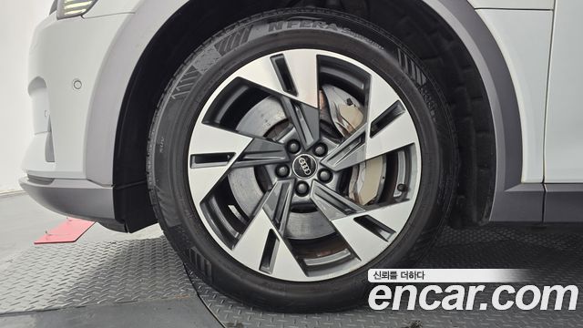 Audi e-tron 50 Quattro Sportback — пробег 150 066 км — фото 5 из 5