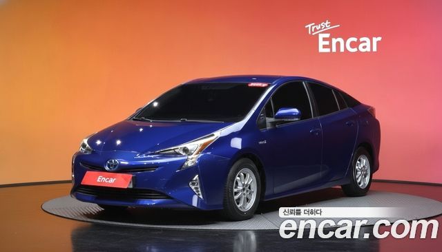 Toyota Prius 1.8 E — пробег 113 751 км — фото 1 из 5