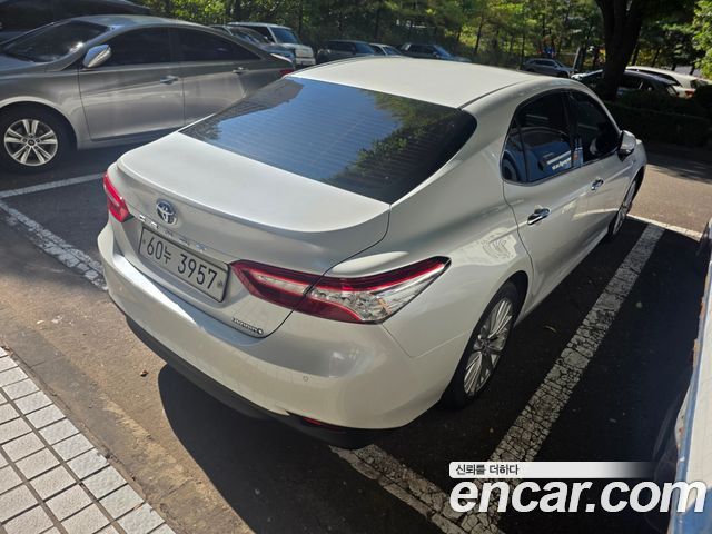 Toyota Camry 2.5 XLE Hybrid — пробег 229 609 км — фото 2 из 5
