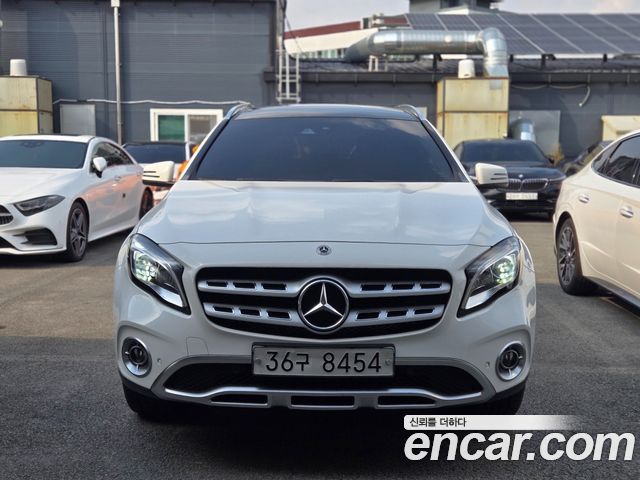 Mercedes-Benz GLA-Class GLA220 Premium — пробег 70 599 км — фото 1 из 5