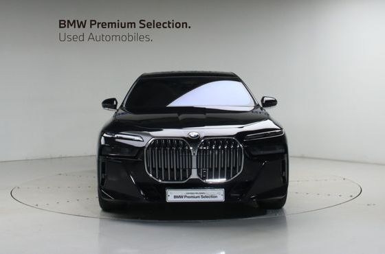 BMW 7-Series 740i xDrive M Sport — пробег 6 591 км — фото 3 из 5