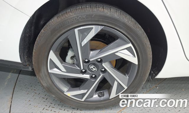 Hyundai AVANTE 1.6 Inspiration — пробег 22 750 км — фото 5 из 5