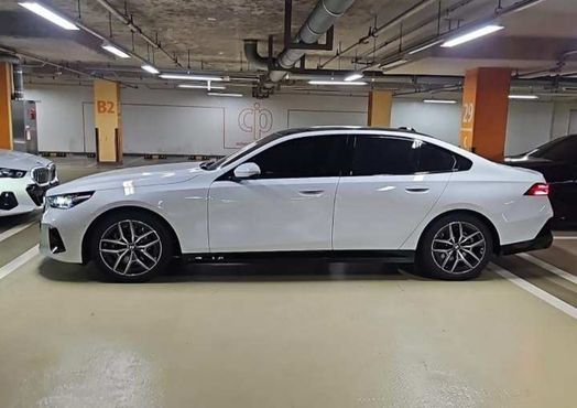 BMW 5-Series 520i M Sport — пробег 1 км — фото 5 из 5
