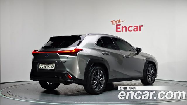 Lexus UX 2.0 F-Sport 2WD — пробег 64 056 км — фото 2 из 5