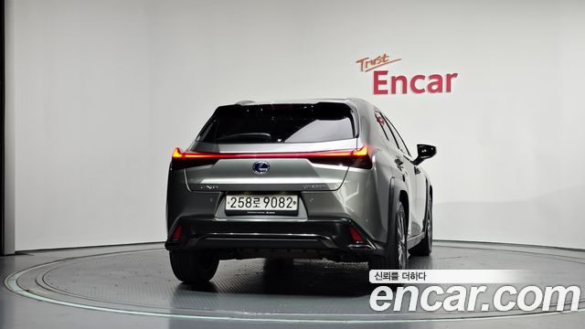 Lexus UX 2.0 F-Sport 2WD — пробег 64 056 км — фото 4 из 5