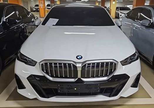 BMW 5-Series 520i M Sport — пробег 1 км — фото 2 из 5