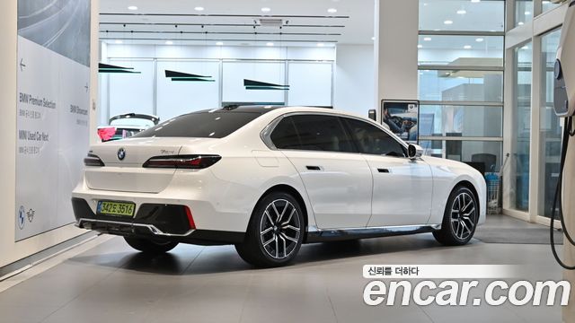 BMW 7-Series 740i xDrive M Sport — пробег 9 546 км — фото 2 из 5