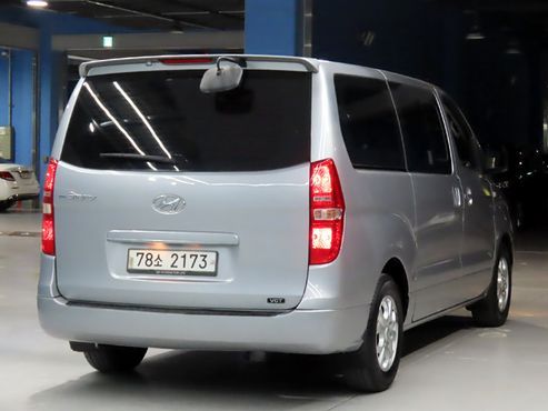 Hyundai Starex 12-Seater Wagon CVX Premium — пробег 105 876 км — фото 4 из 5