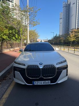 BMW 7-Series 740i xDrive M Sport — пробег 200 км — фото 1 из 5