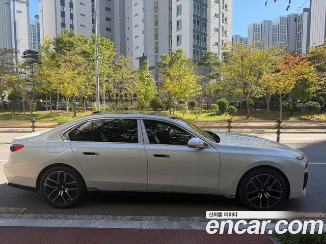 BMW 7-Series 740i xDrive M Sport — пробег 200 км — фото 5 из 5