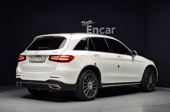 Mercedes-Benz GLC-Class GLC300 4MATIC AMG Line — пробег 128 702 км — фото 2 из 5