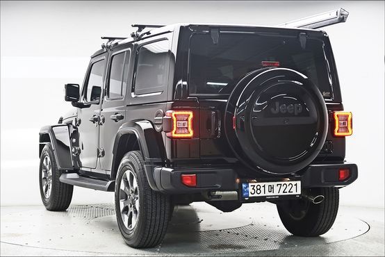 Jeep Wrangler 2.0 Overland 4Door — пробег 30 560 км — фото 2 из 5