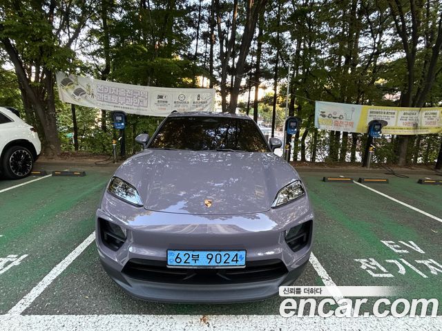 Porsche Taycan Base 4 — пробег 20 000 км — фото 1 из 5
