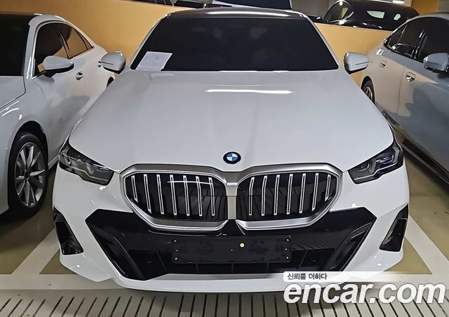 BMW 5-Series 520i — пробег 1 км — фото 1 из 5