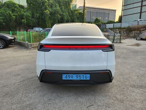 Tesla Model Y Premium RWD — пробег 2 086 км — фото 3 из 5