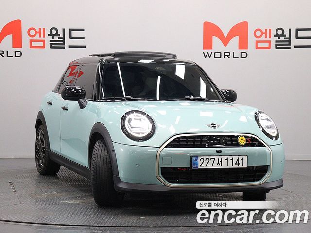 Mini Cooper 5 Door Favoured — пробег 14 000 км — фото 2 из 5