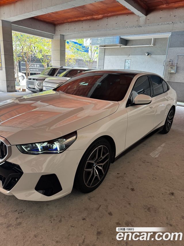 BMW 5-Series 520i M Sport — пробег 8 600 км — фото 3 из 5