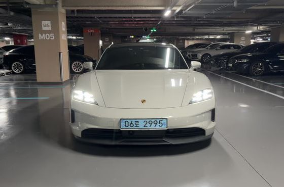 Porsche Taycan 4S — пробег 45 000 км — фото 1 из 5
