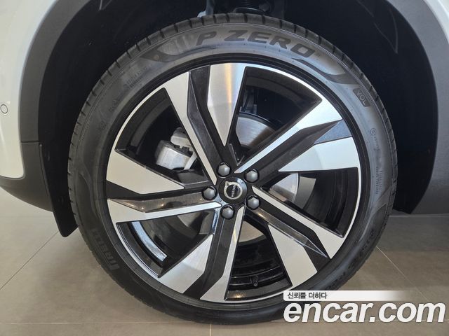 Volvo XC40 B4 Ultra Dark — пробег 226 км — фото 5 из 5