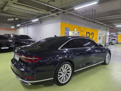 Audi A8 55 TFSI Quattro LWB — пробег 130 000 км — фото 4 из 5