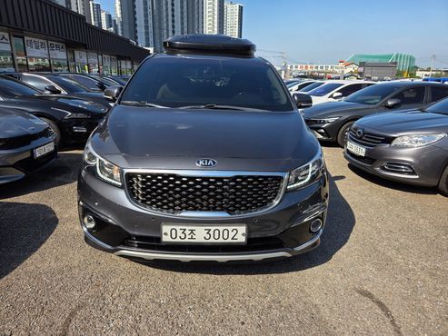 Kia Carnival 7-seater Limousine Magic Space — пробег 105 689 км — фото 1 из 5