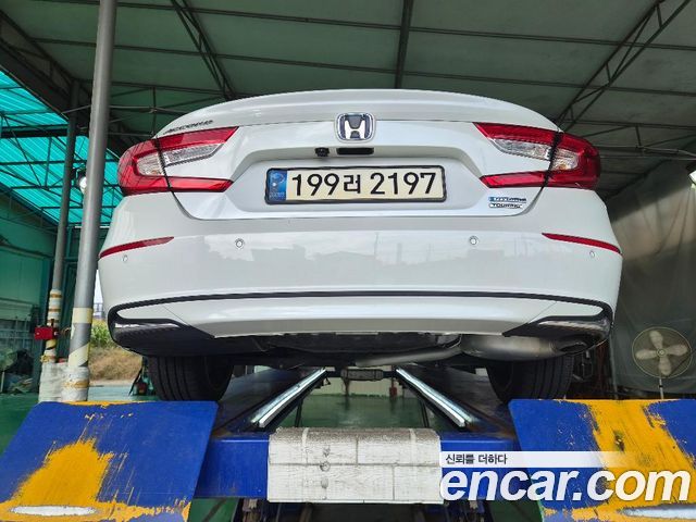 Honda Accord 2.0 Hybrid Touring — пробег 54 365 км — фото 2 из 3